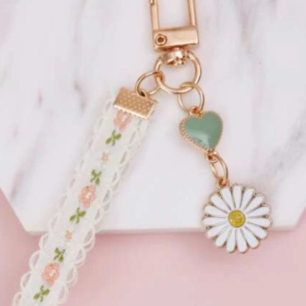🌼🌸Dainty Floral Charm Minimalist Key Chain🌸🌼 - Picture 4 of 6